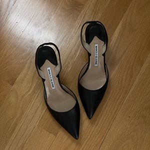 Manolo Blahnik 38.5 black leather kitten heels
